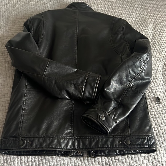Men’s Levi’s faux leather jacket. Color dark brown size CH for small - Picture 6 of 6